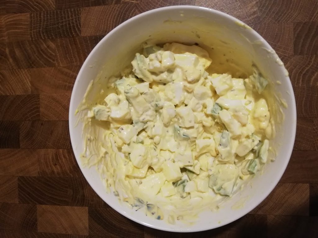 Ana in the kitchen - Easy avocado egg salad