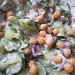 sałatki, lato, ogórek, ciecierzyca, jogurt grecki, za’atar, świeże zioła, szybkie przepisy, zdrowe przepisy